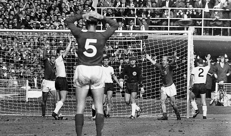 WM 1966 Endspiel vom 30 07 1966 England Deutschland Nach dem Tor f¸r England zum 3 2 durch Hurst